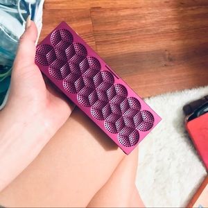 Jawbone speaker